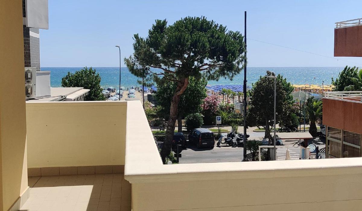 Residence Riviera Alba Adriatica Exterior photo