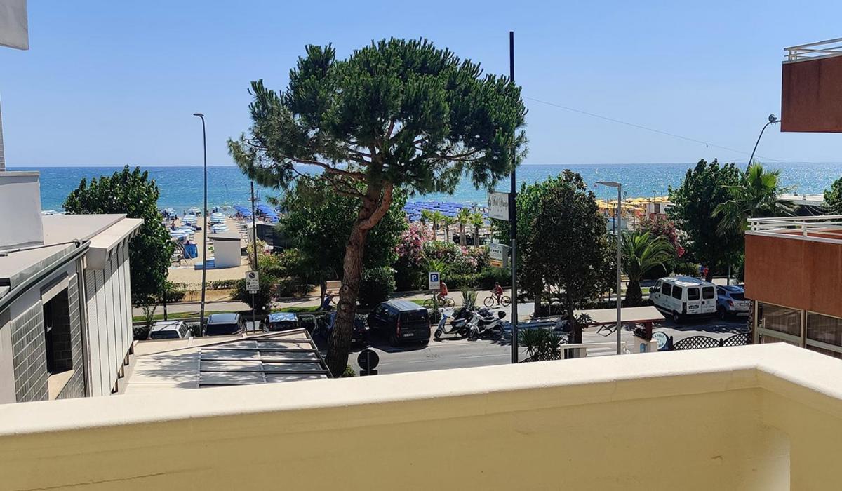 Residence Riviera Alba Adriatica Exterior photo