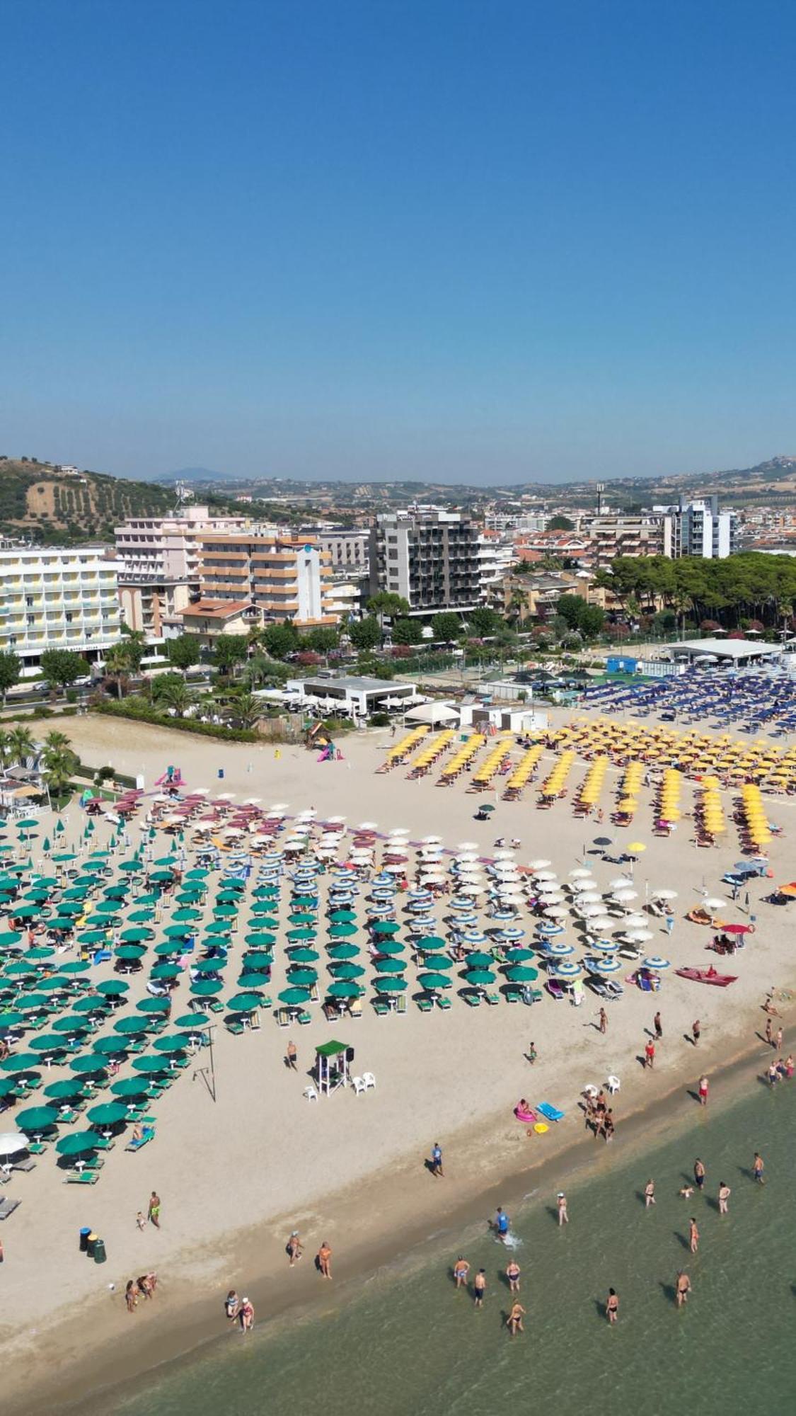 Residence Riviera Alba Adriatica Exterior photo