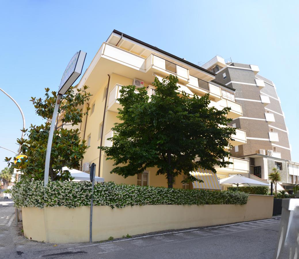 Residence Riviera Alba Adriatica Exterior photo